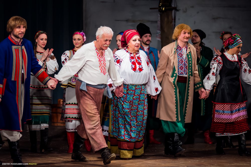 Делегація від театру привітала Василя Чорношкура з ювілеєм!
