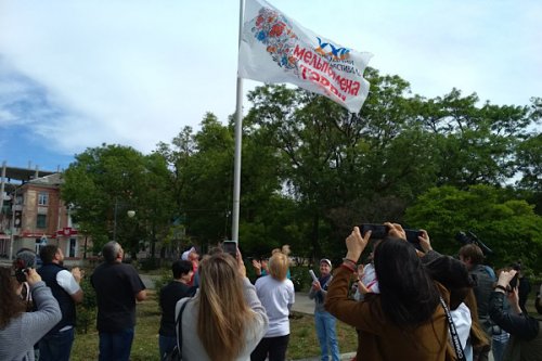 У центрі Херсона замайорів прапор «Мельпомени»